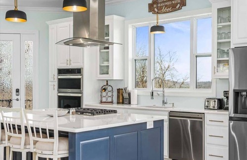 Smithville House | New Upscale Lake Home w/Views, Deck, WiFi, Games!