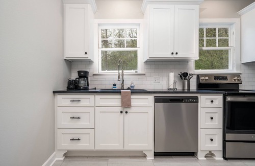 Hot Springs Cottage | NEW! UPTOWN Cottages - 2bed/1bath-new furnishings!