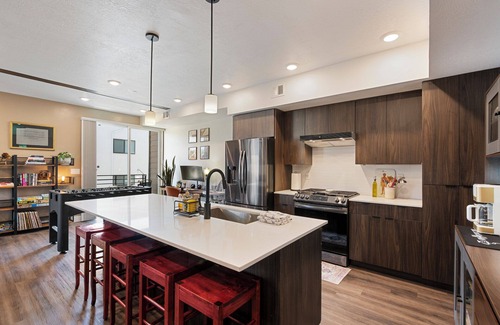 People's Freeway Condo | NEW! Urban, Downtown Condo, Incredible Mtn/City views, Stylish, TRX/Walkable!