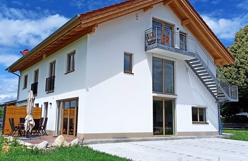 Teisendorf Apartment | New vacation apartment with mountain views