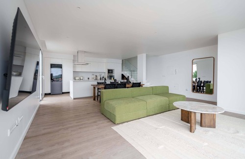 Estreito da Calheta Villa | NEW Vila Calma by Your Madeira Rentals a stylish Villa with stunning views.