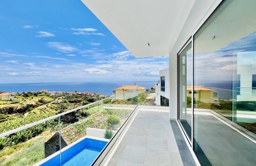 Estreito da Calheta Villa | NEW Vila Calma by Your Madeira Rentals a stylish Villa with stunning views.