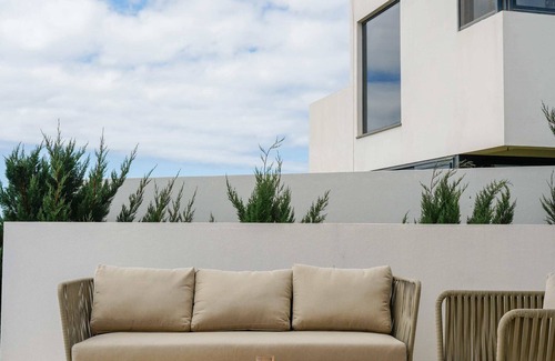 Estreito da Calheta Villa | NEW Vila Calma by Your Madeira Rentals a stylish Villa with stunning views.