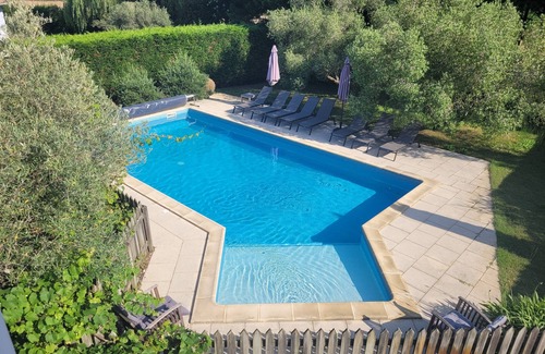 Leon Villa | NEW! Villa 12 persons with heated pool, 5 bedrooms, huge garden, close beach