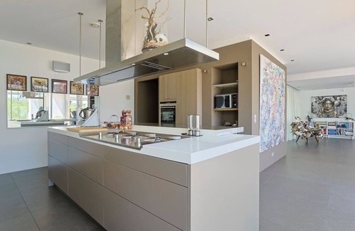 Saint-Gely-du-Fesc Villa | NEW ! Villa Popcorn, designed for light and views