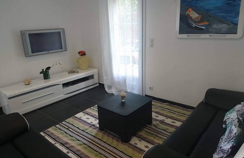 Occhiatana Villa | New villa with garden area and modern fitted kitchen