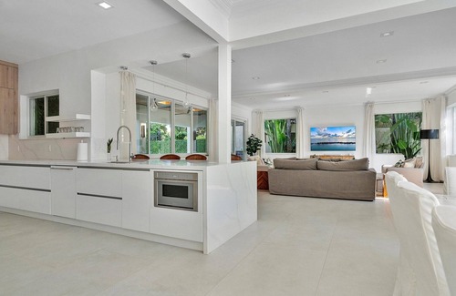 Northeast Coconut Grove House | NEW! Vizcaya Salt Water Pool House w Spa & Outdoor Kitchen