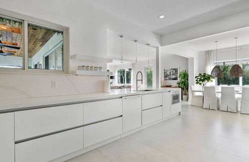 Northeast Coconut Grove House | NEW! Vizcaya Salt Water Pool House w Spa & Outdoor Kitchen