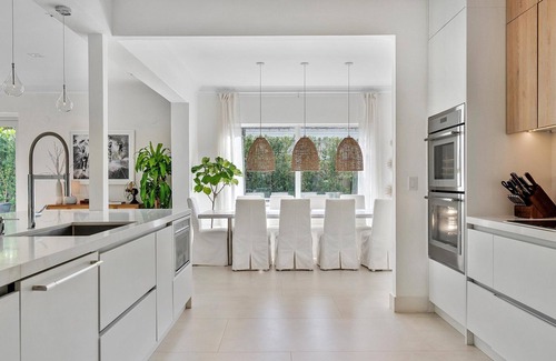 Northeast Coconut Grove House | NEW! Vizcaya Salt Water Pool House w Spa & Outdoor Kitchen