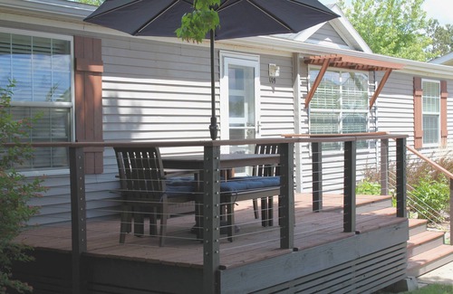 Crosby House | New VRBO - 2BA 3BR solar house & rec garage; 1 block to Main St