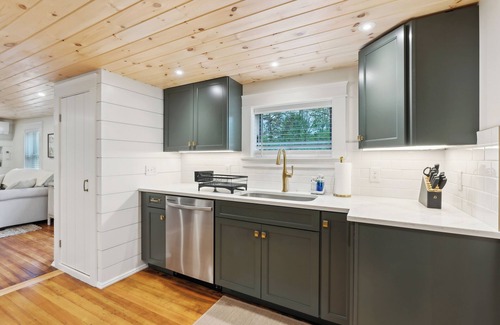 Kennebunk House | New-Walk to Dock Square, 1.2 Mi to Gooch's Beach - Pine Tree Place