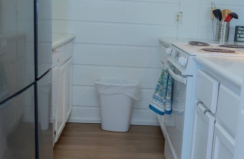 South Padre Island Condo | NEW! Warm Vibes * 5 mins to Beach * Cool Retro Feel
