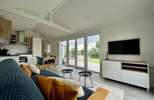 Municipality of De Ronde Venen Apartment | NEW - Waterfont Villa08 - on a lake near Amsterdam