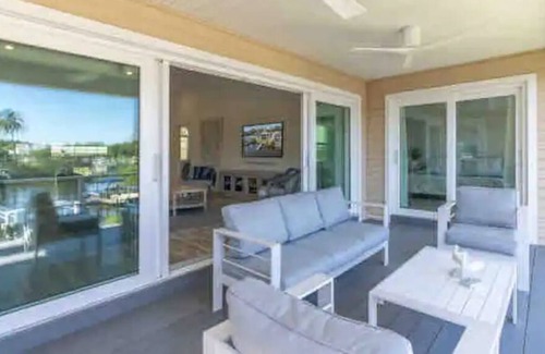 Crystal Beach House | New! Waterfront luxury Home. Whole house. Elevator!