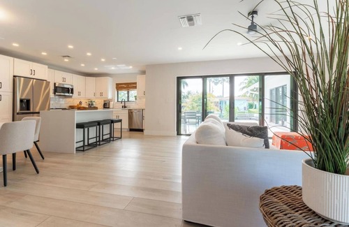 Fort Lauderdale Villa | *NEW* Waterfront Modern Villa