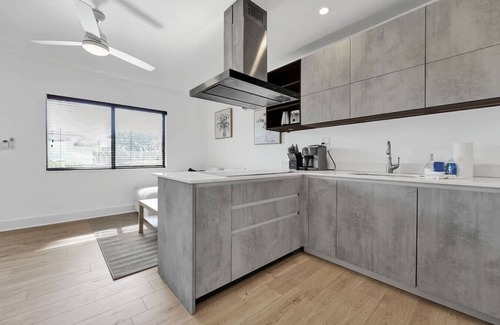 North Beach Apartment | New ! Waves On Walnut # 3