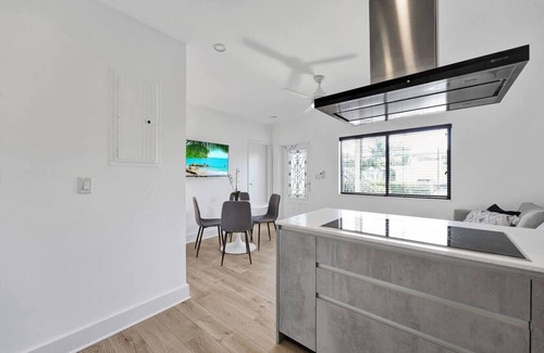 North Beach Apartment | New ! Waves On Walnut # 3