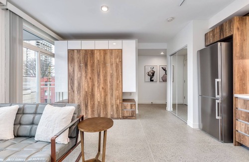 West End Apartment | NEW West End Studio-Pet Allowed@ 1170 Barclay in cool Vancouver with WiFi