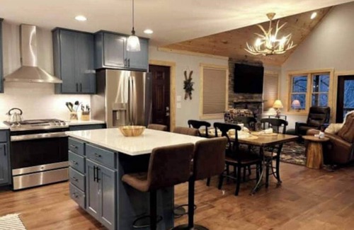 Beech Mountain Cabin | New with Mountain View’s and Fall Foliage