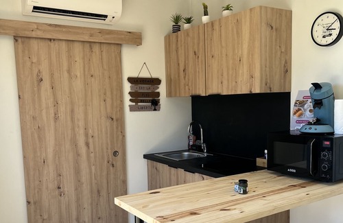 Bourg-Saint-Andeol Cottage | New wooden cottage 10 minutes from the Ardèche gorges