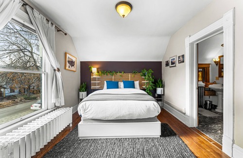 Speer House | New year discount! Beautiful Victorian in prime location. Grill & fire pit!
