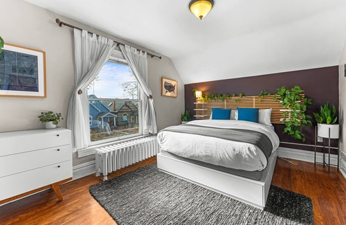 Speer House | New year discount! Beautiful Victorian in prime location. Grill & fire pit!
