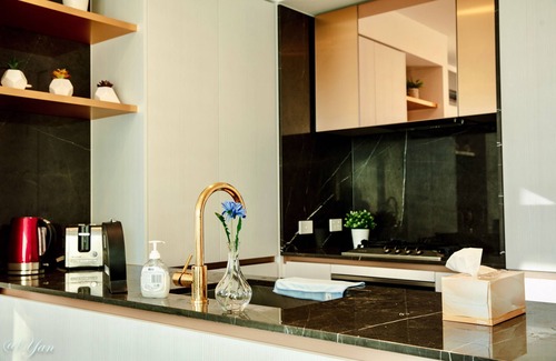 Melbourne Central Business District Apartment | New Year eve’s Fireworks & BayView Apt in CBD