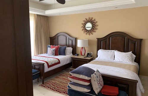 Marina Resort | New Year’s in Cabo!