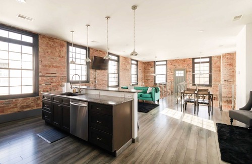 Warren Condo | New York Loft Vibes in Downtown Warren
