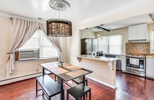 North Bergen House | New York-Themed Home w/Easy Transit to Manhattan