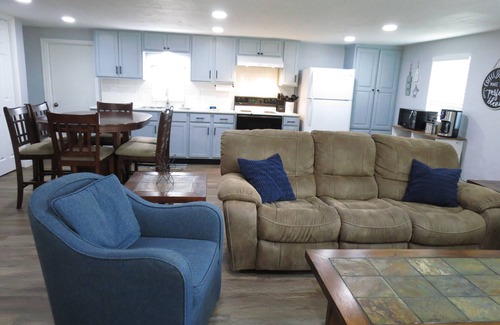 Graford House | NEW-Zeke’s Retreat - Rocker B - Possum Kingdom