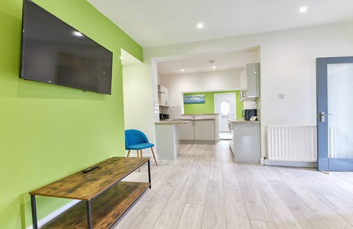 Woodhorn House | Newbiggin House - Modern 5 bed house by the sea