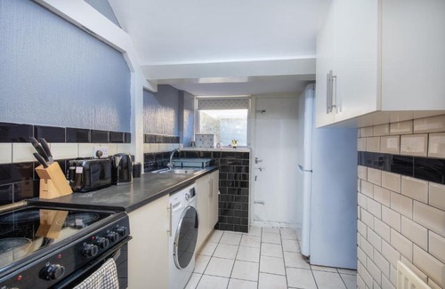 Newcastle-upon-Tyne Apartment | Newcastle City centre super spacious town house free parking and Wi-Fi