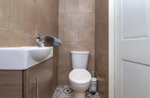 Newcastle-upon-Tyne Apartment | Newcastle City centre super spacious town house free parking and Wi-Fi