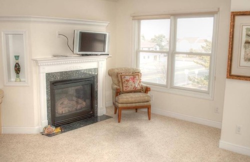 A-Zone House | Newer 4BR Home - Prime Location - Close To Everything - New rental