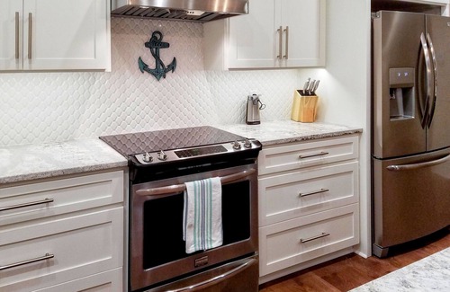 Saint Simons Island Cottage | Newer Construction - Short Walk to Beach - Hot Tub/Large Pool - 16' x 32'