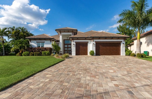 Pelican House | Newer Construction Villa, Modern Furnished, Huge Pool&Lanai, Gulf Access, WiFi