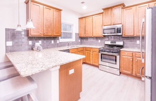 Church Street House | NEWER Home 6 miles from ATLANTA Airport & Downtown
