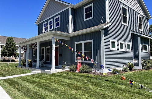Grand Haven House | Newer home in downtown Grand Haven come and enjoy summer in coast guard city USA
