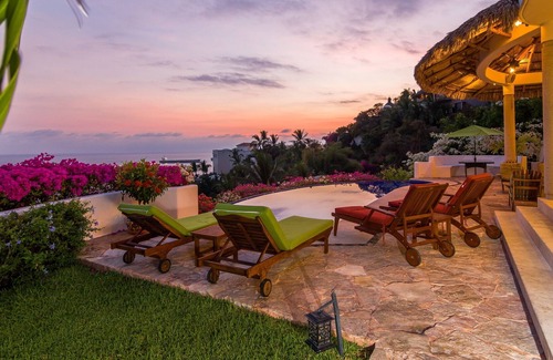 La Punta House | Newer Lapunta Home, Ocean Views from Every Bedroom! House of Joy