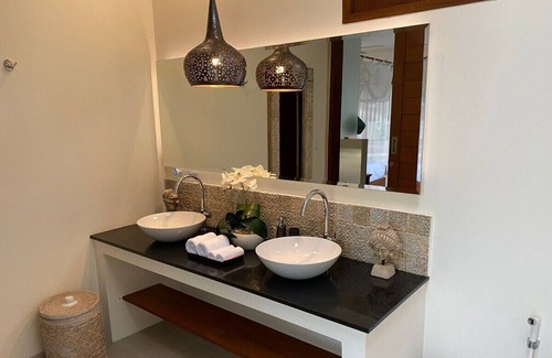 Kutuh Kaja Villa | Newer Luxe Villa, Private Pool - Lush Jungle Views - Comfortable Covered Daybed