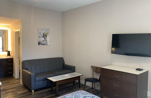 Mission Hills Hotel | Newer private Studio in a great location