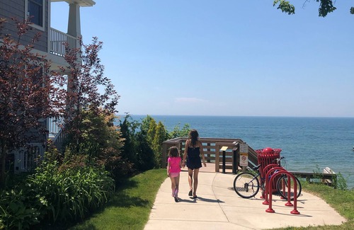 South Haven House | NEWER SOUTH HAVEN BUNGALOW ON A QUIET CUL-DE-SAC STREET, NEAR THE BEACH