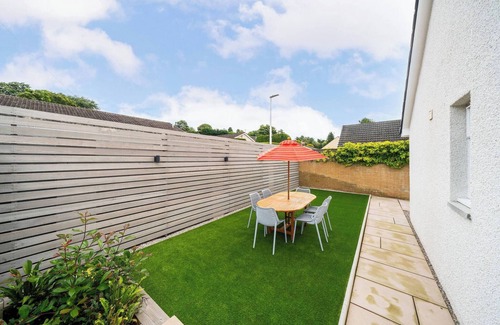 Glenisla Ski Chalet | Newhall Gardens - Botanical Bliss
