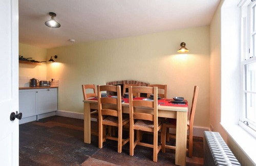 Waterlooville House | Newlands Farm Grade II Listed Georgian Farmhouse