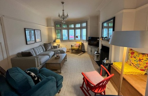 St. Leonard's House | Newly Added- Very comfortable, Cosy decorated 4-bed London home / Good Transport