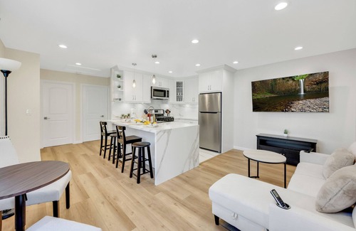 El Camino Village House | Newly Built 2BD Guesthouse