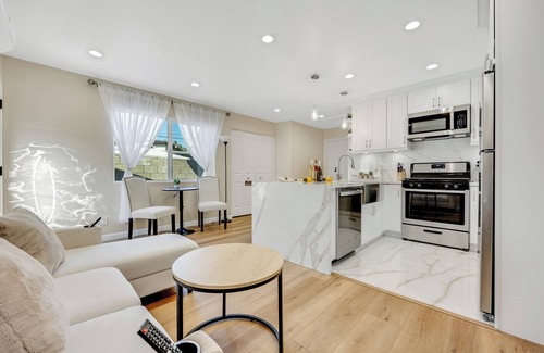 El Camino Village House | Newly Built 2BD Guesthouse