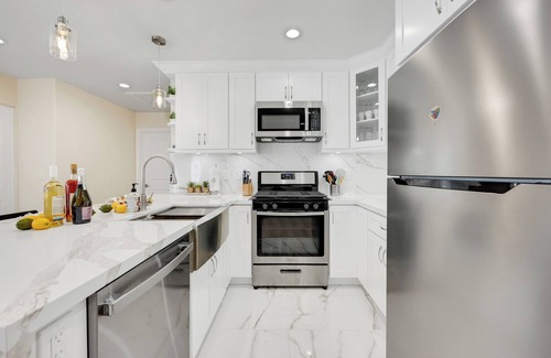 El Camino Village House | Newly Built 2BD Guesthouse