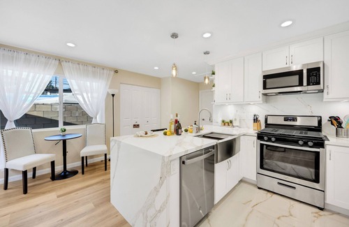 El Camino Village House | Newly Built 2BD Guesthouse